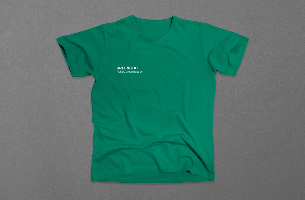 Profilert t-skjorte. Grønn med Greenstats logo