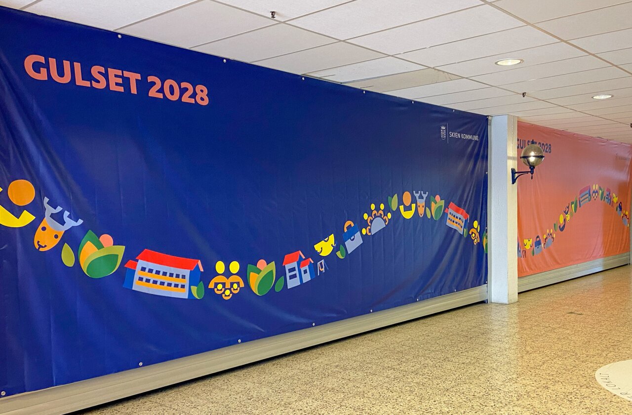 Banner med grafiske elementer i bord.