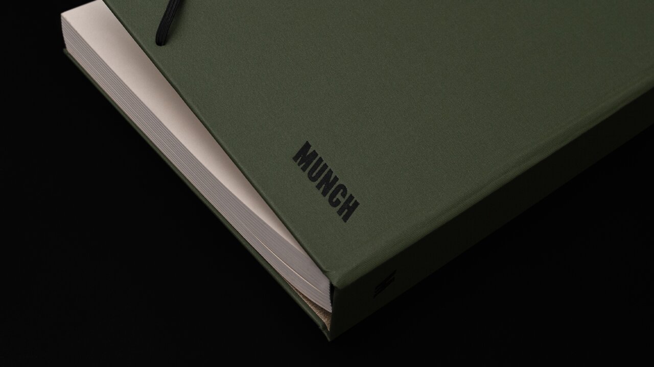Detalj fra bokens omslag – Munchmuseets logo.