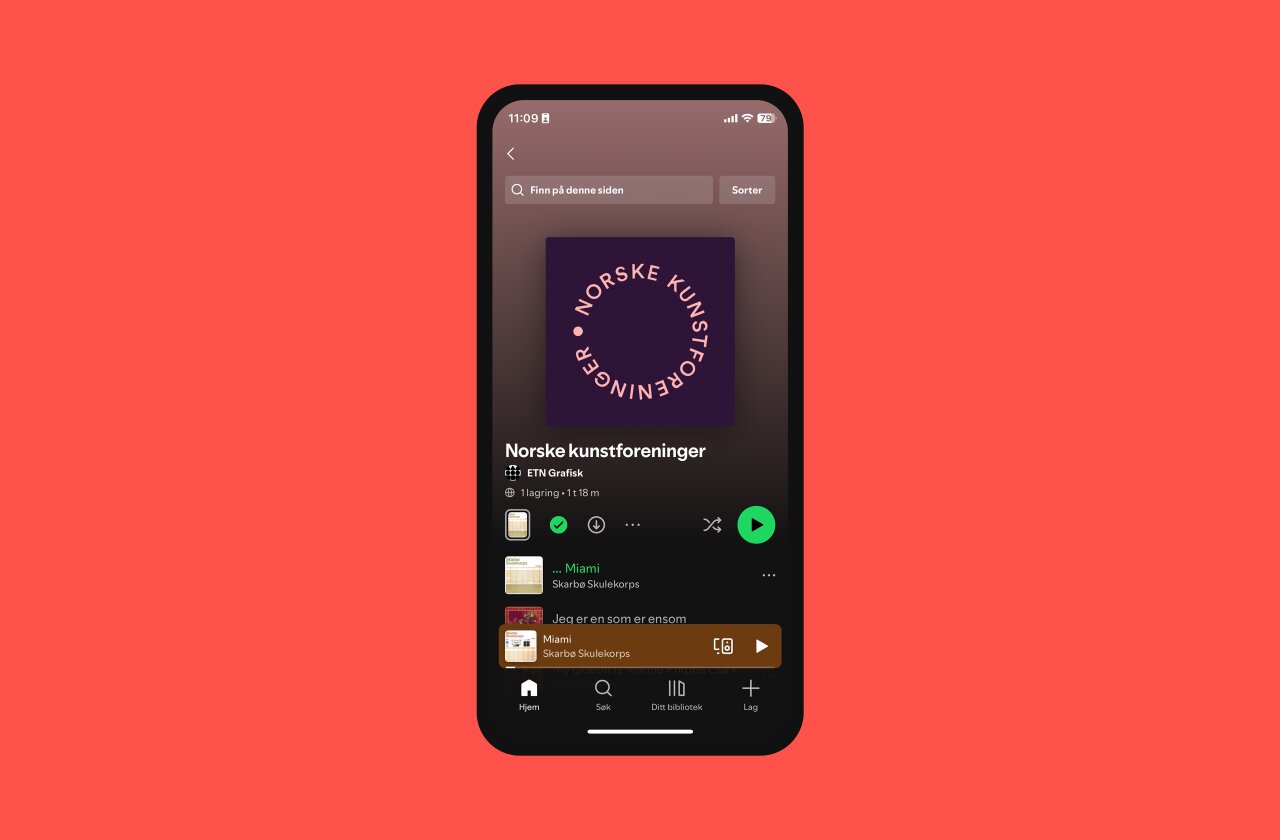 Mobil som viser spilleliste på Spotify. Miami av Skarbø Skulekorps spilles.